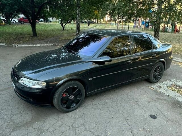 Черный Опель Вектра, объемом двигателя 2.2 л и пробегом 220 тыс. км за 2950 $, фото 1 на Automoto.ua