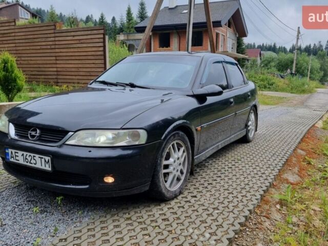 Черный Опель Вектра, объемом двигателя 2.2 л и пробегом 284 тыс. км за 3400 $, фото 1 на Automoto.ua