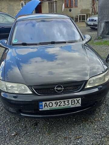 Черный Опель Вектра, объемом двигателя 1.6 л и пробегом 999 тыс. км за 3300 $, фото 1 на Automoto.ua