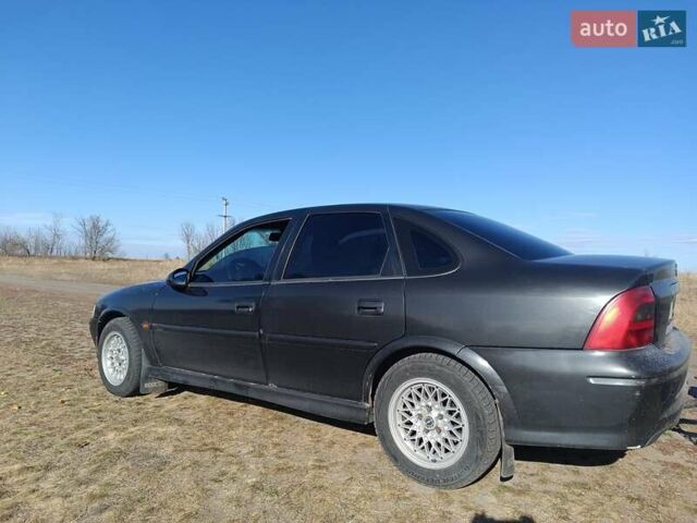 Черный Опель Вектра, объемом двигателя 2 л и пробегом 306 тыс. км за 2000 $, фото 1 на Automoto.ua
