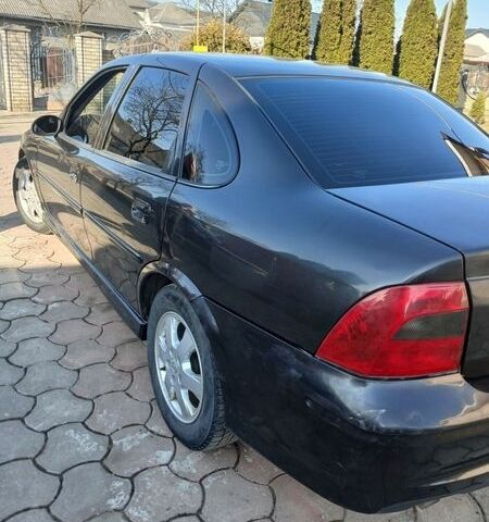 Черный Опель Вектра, объемом двигателя 1.6 л и пробегом 280 тыс. км за 2950 $, фото 1 на Automoto.ua
