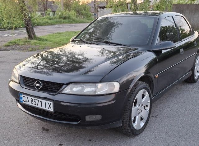 Чорний Опель Вектра, об'ємом двигуна 1.8 л та пробігом 290 тис. км за 3700 $, фото 1 на Automoto.ua