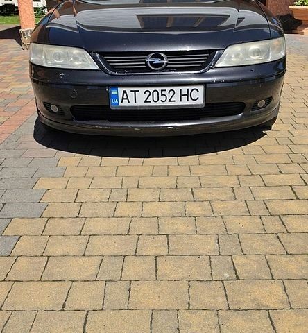 Чорний Опель Вектра, об'ємом двигуна 1.6 л та пробігом 283 тис. км за 2600 $, фото 1 на Automoto.ua