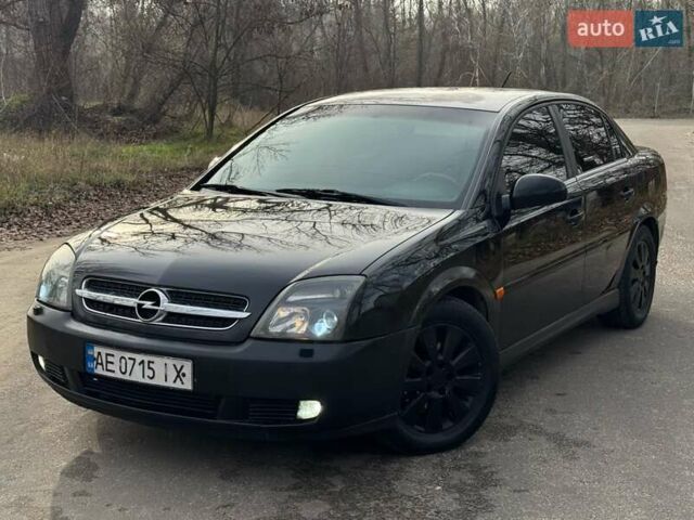 Черный Опель Вектра, объемом двигателя 2.2 л и пробегом 300 тыс. км за 3250 $, фото 1 на Automoto.ua