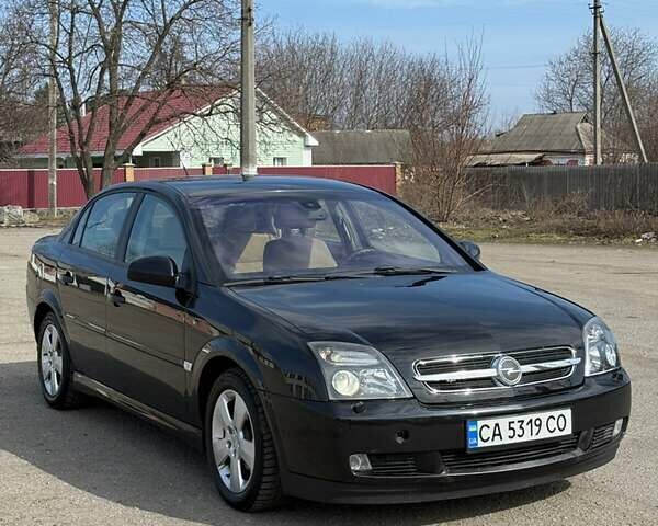 Черный Опель Вектра, объемом двигателя 2 л и пробегом 270 тыс. км за 3900 $, фото 1 на Automoto.ua