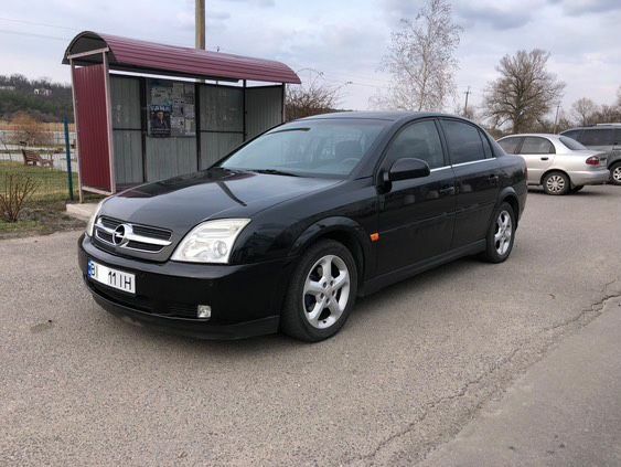 Черный Опель Вектра, объемом двигателя 1.8 л и пробегом 320 тыс. км за 3700 $, фото 1 на Automoto.ua