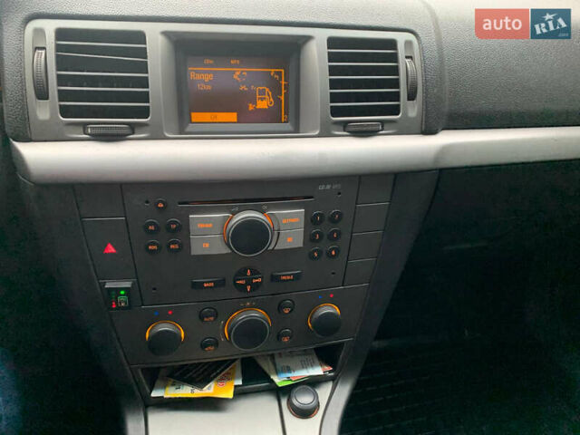 Черный Опель Вектра, объемом двигателя 2.2 л и пробегом 224 тыс. км за 4000 $, фото 1 на Automoto.ua