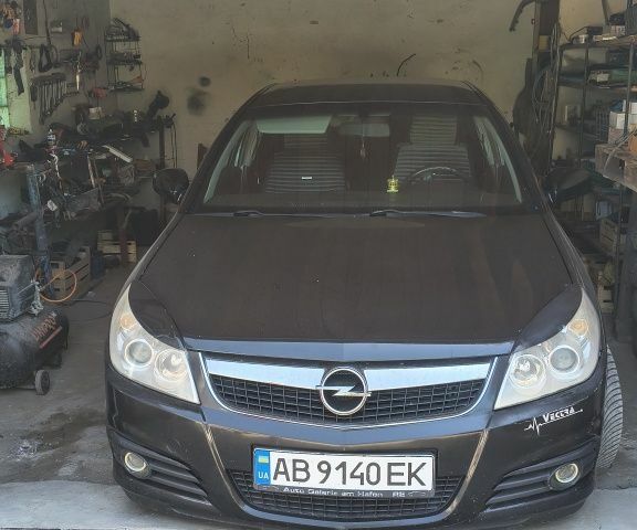 Чорний Опель Вектра, об'ємом двигуна 2.2 л та пробігом 250 тис. км за 5402 $, фото 1 на Automoto.ua
