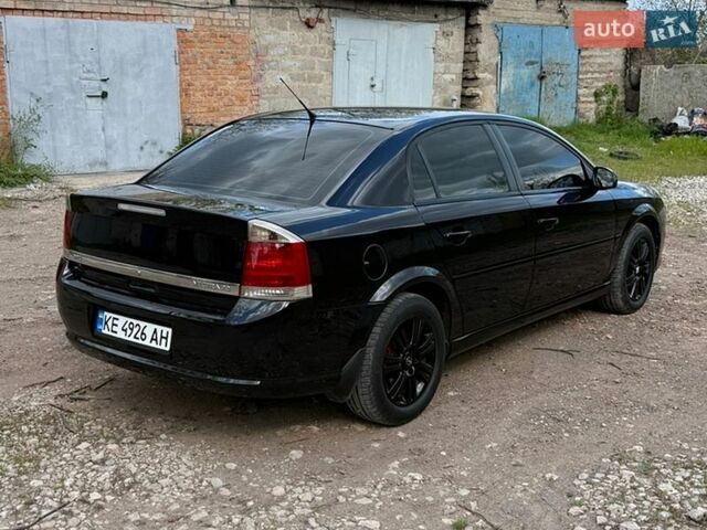 Черный Опель Вектра, объемом двигателя 2.2 л и пробегом 230 тыс. км за 5200 $, фото 1 на Automoto.ua