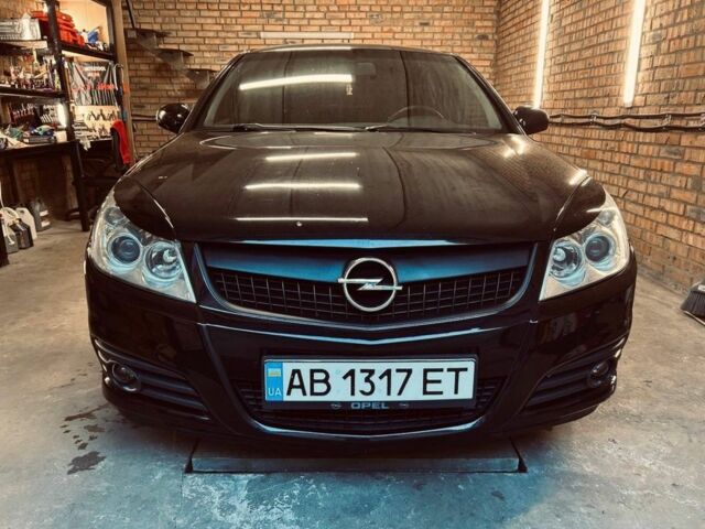 Черный Опель Вектра, объемом двигателя 2.2 л и пробегом 275 тыс. км за 5100 $, фото 1 на Automoto.ua