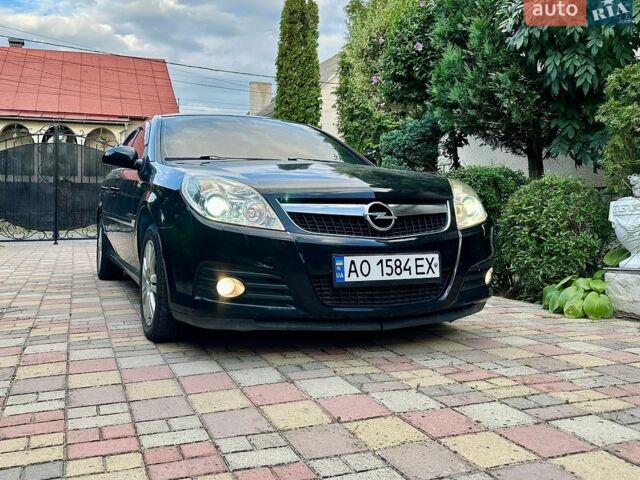 Черный Опель Вектра, объемом двигателя 2.2 л и пробегом 207 тыс. км за 5000 $, фото 1 на Automoto.ua