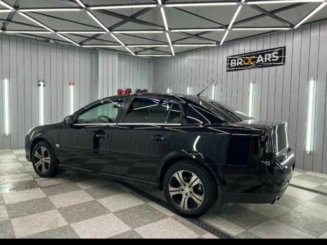 Черный Опель Вектра, объемом двигателя 2.2 л и пробегом 284 тыс. км за 6000 $, фото 1 на Automoto.ua