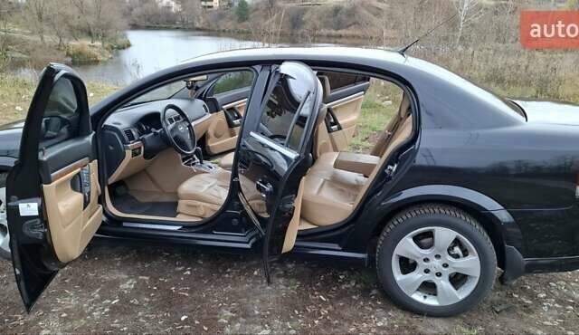 Черный Опель Вектра, объемом двигателя 2.2 л и пробегом 288 тыс. км за 5000 $, фото 1 на Automoto.ua