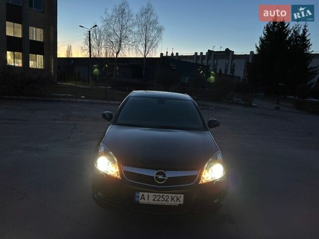 Черный Опель Вектра, объемом двигателя 2.2 л и пробегом 31 тыс. км за 10999 $, фото 1 на Automoto.ua