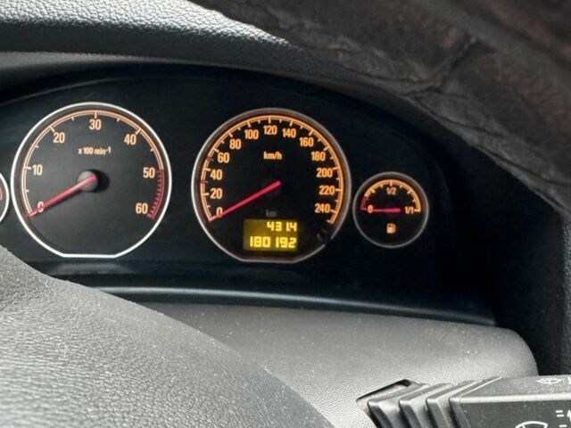 Чорний Опель Вектра, об'ємом двигуна 1.9 л та пробігом 182 тис. км за 6502 $, фото 1 на Automoto.ua