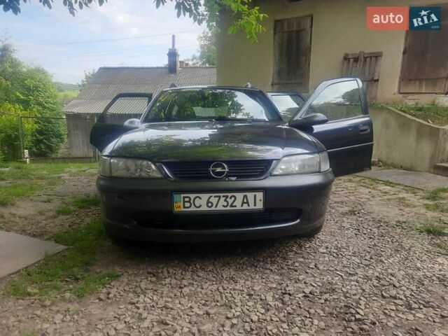 Черный Опель Вектра, объемом двигателя 1.6 л и пробегом 237 тыс. км за 2500 $, фото 1 на Automoto.ua