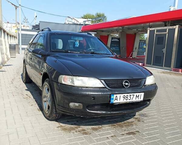 Черный Опель Вектра, объемом двигателя 1.6 л и пробегом 364 тыс. км за 1100 $, фото 1 на Automoto.ua