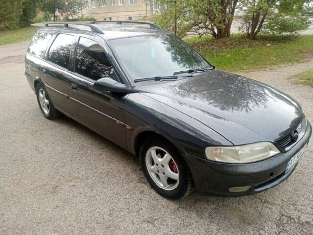 Черный Опель Вектра, объемом двигателя 1.6 л и пробегом 371 тыс. км за 1500 $, фото 1 на Automoto.ua