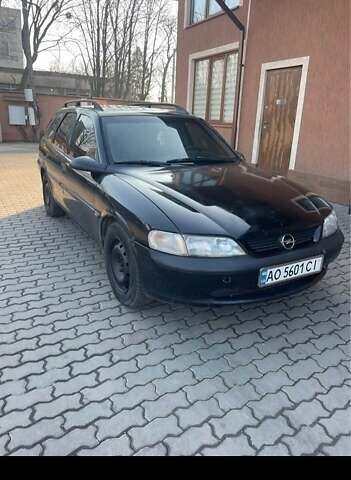 Черный Опель Вектра, объемом двигателя 1.6 л и пробегом 345 тыс. км за 2200 $, фото 1 на Automoto.ua