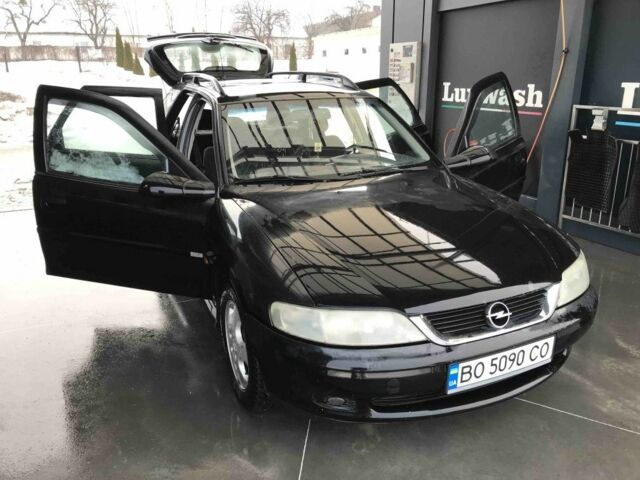 Черный Опель Вектра, объемом двигателя 1.6 л и пробегом 320 тыс. км за 2200 $, фото 1 на Automoto.ua