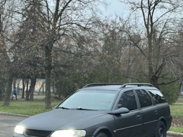 Черный Опель Вектра, объемом двигателя 2 л и пробегом 300 тыс. км за 1800 $, фото 1 на Automoto.ua