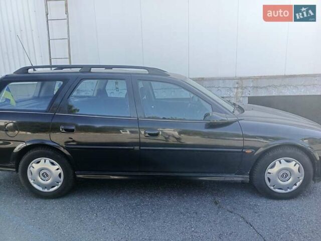 Черный Опель Вектра, объемом двигателя 1.6 л и пробегом 290 тыс. км за 2900 $, фото 1 на Automoto.ua