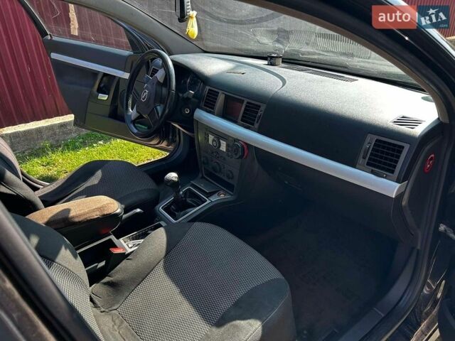 Черный Опель Вектра, объемом двигателя 1.8 л и пробегом 270 тыс. км за 4350 $, фото 1 на Automoto.ua