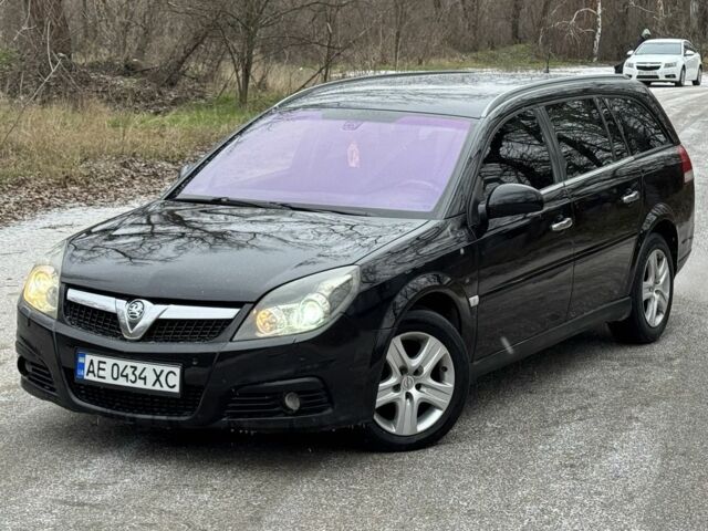 Черный Опель Вектра, объемом двигателя 1.8 л и пробегом 300 тыс. км за 3400 $, фото 1 на Automoto.ua