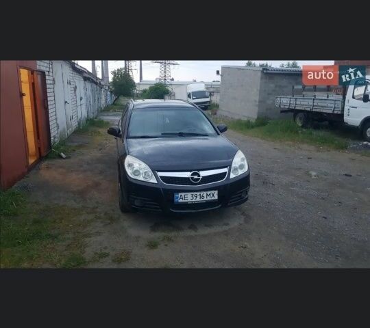Черный Опель Вектра, объемом двигателя 1.9 л и пробегом 365 тыс. км за 4800 $, фото 1 на Automoto.ua