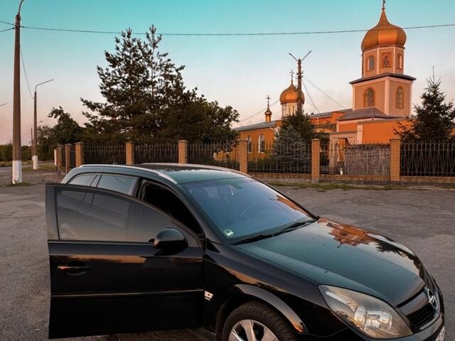 Черный Опель Вектра, объемом двигателя 1.9 л и пробегом 300 тыс. км за 5700 $, фото 1 на Automoto.ua