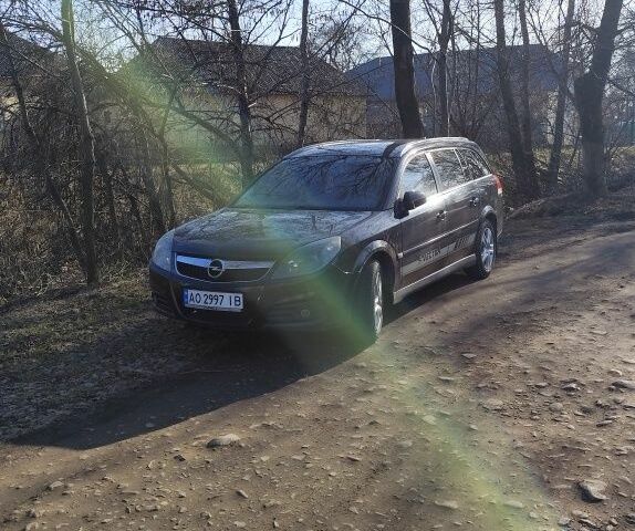 Черный Опель Вектра, объемом двигателя 1.9 л и пробегом 360 тыс. км за 5600 $, фото 1 на Automoto.ua