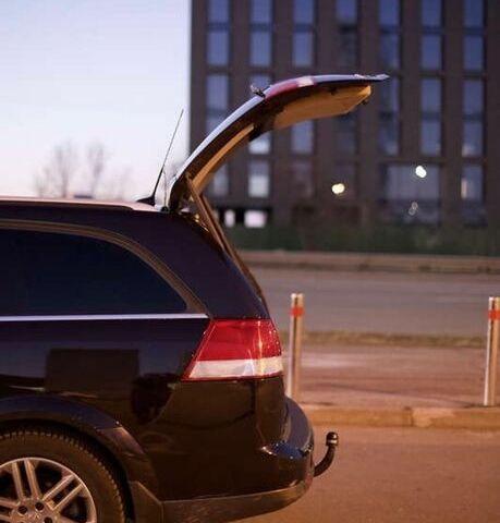 Черный Опель Вектра, объемом двигателя 1.91 л и пробегом 360 тыс. км за 5600 $, фото 1 на Automoto.ua