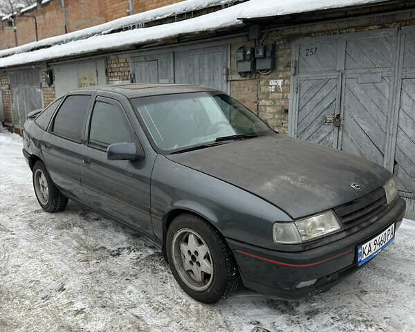 Черный Опель Вектра, объемом двигателя 2 л и пробегом 256 тыс. км за 1700 $, фото 1 на Automoto.ua