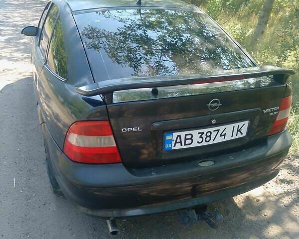 Черный Опель Вектра, объемом двигателя 1.8 л и пробегом 250 тыс. км за 2500 $, фото 1 на Automoto.ua