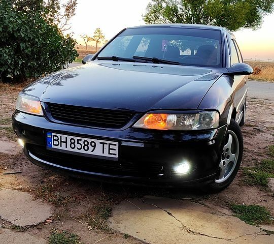 Чорний Опель Вектра, об'ємом двигуна 2 л та пробігом 195 тис. км за 3300 $, фото 1 на Automoto.ua