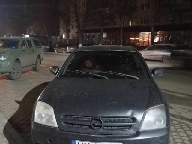 Чорний Опель Вектра, об'ємом двигуна 2.2 л та пробігом 331 тис. км за 1606 $, фото 1 на Automoto.ua
