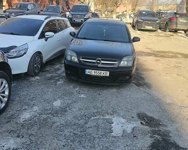 Черный Опель Вектра, объемом двигателя 2.2 л и пробегом 234 тыс. км за 3900 $, фото 1 на Automoto.ua