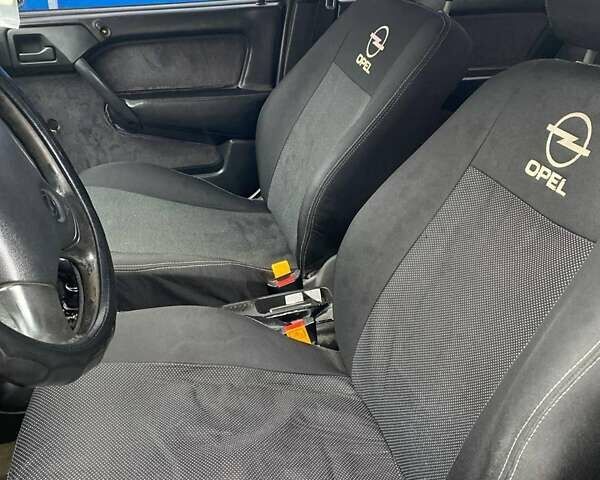 Фиолетовый Опель Вектра, объемом двигателя 1.8 л и пробегом 400 тыс. км за 1650 $, фото 1 на Automoto.ua