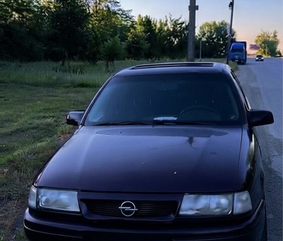 Фіолетовий Опель Вектра, об'ємом двигуна 1.8 л та пробігом 250 тис. км за 650 $, фото 1 на Automoto.ua