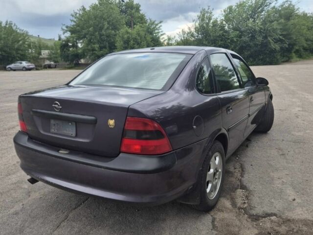 Фиолетовый Опель Вектра, объемом двигателя 2 л и пробегом 400 тыс. км за 2596 $, фото 1 на Automoto.ua