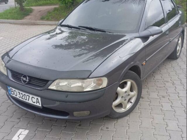 Фиолетовый Опель Вектра, объемом двигателя 1.6 л и пробегом 370 тыс. км за 2400 $, фото 1 на Automoto.ua