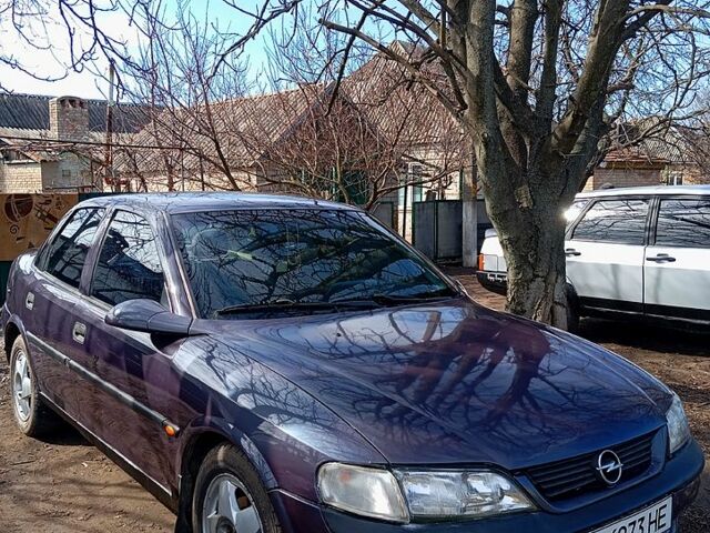 Фиолетовый Опель Вектра, объемом двигателя 1.6 л и пробегом 280 тыс. км за 1750 $, фото 1 на Automoto.ua