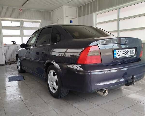 Фиолетовый Опель Вектра, объемом двигателя 2 л и пробегом 226 тыс. км за 2850 $, фото 1 на Automoto.ua