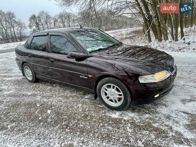 Фиолетовый Опель Вектра, объемом двигателя 1.6 л и пробегом 155 тыс. км за 3700 $, фото 1 на Automoto.ua