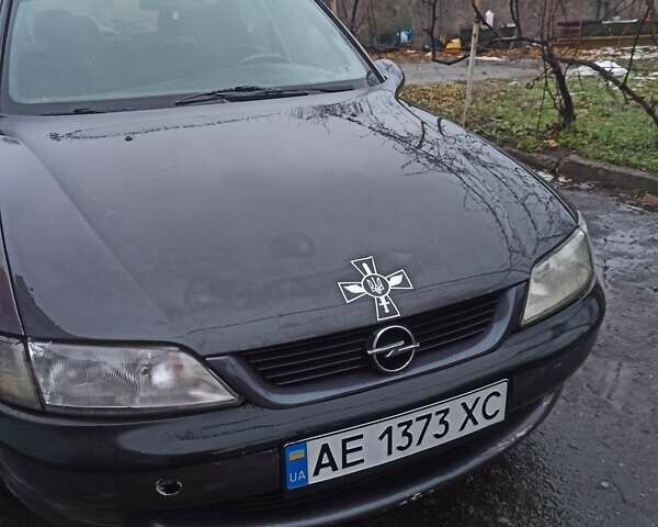 Фиолетовый Опель Вектра, объемом двигателя 1.8 л и пробегом 276 тыс. км за 1900 $, фото 1 на Automoto.ua