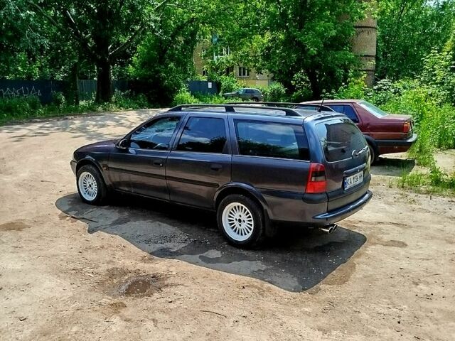 Фиолетовый Опель Вектра, объемом двигателя 1.6 л и пробегом 260 тыс. км за 1800 $, фото 1 на Automoto.ua