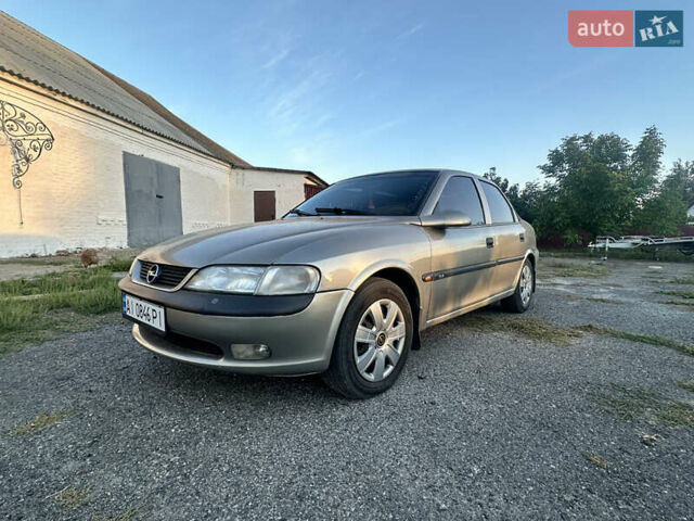 Коричневий Опель Вектра, об'ємом двигуна 1.8 л та пробігом 300 тис. км за 2200 $, фото 1 на Automoto.ua