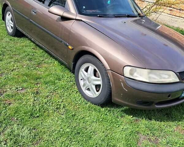 Коричневый Опель Вектра, объемом двигателя 1.8 л и пробегом 456 тыс. км за 2550 $, фото 1 на Automoto.ua