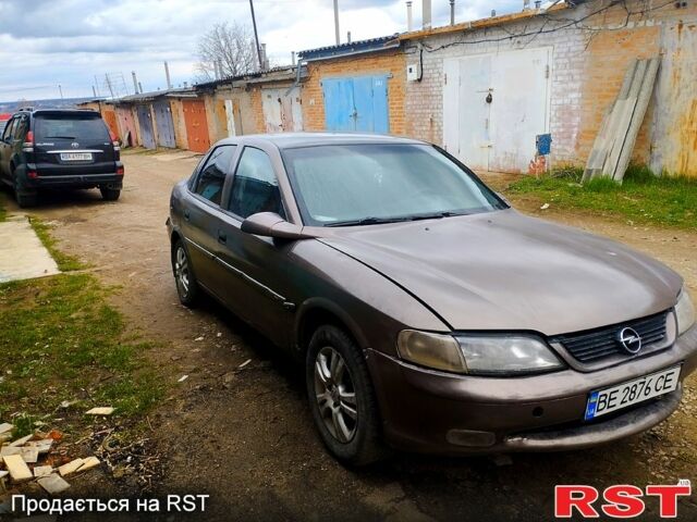 Коричневый Опель Вектра, объемом двигателя 1.8 л и пробегом 325 тыс. км за 2000 $, фото 1 на Automoto.ua