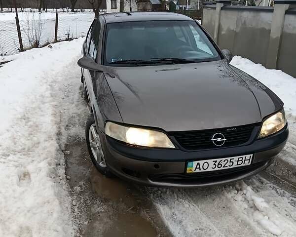 Коричневый Опель Вектра, объемом двигателя 1.6 л и пробегом 350 тыс. км за 1650 $, фото 1 на Automoto.ua